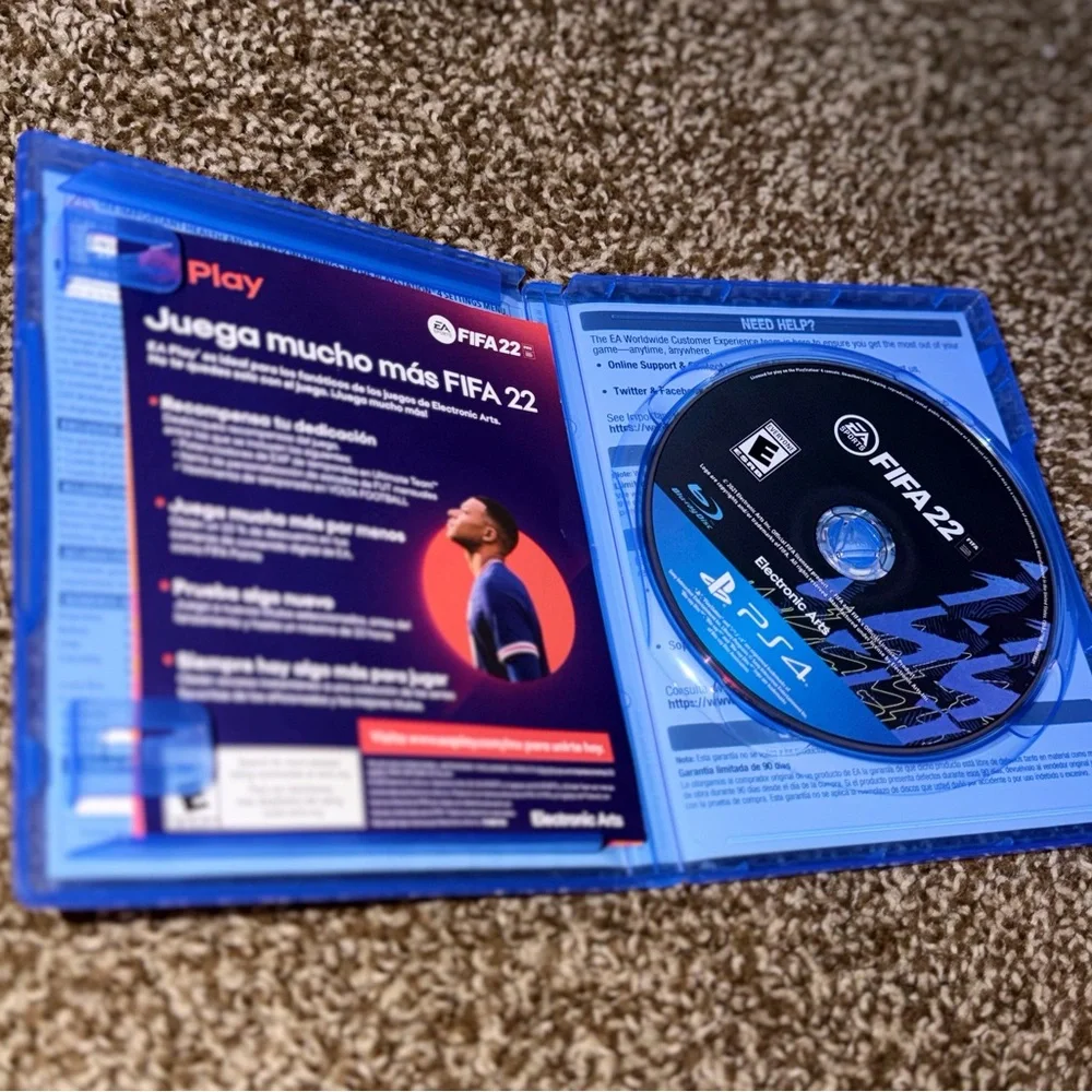 Sony PS4 FIFA 22 Game Case - Blue and Pink - Picture 3 of 3